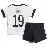 Nemecko Leroy Sane #19 Domáci Detský futbalový dres MS 2022 Krátky Rukáv (+ trenírky)